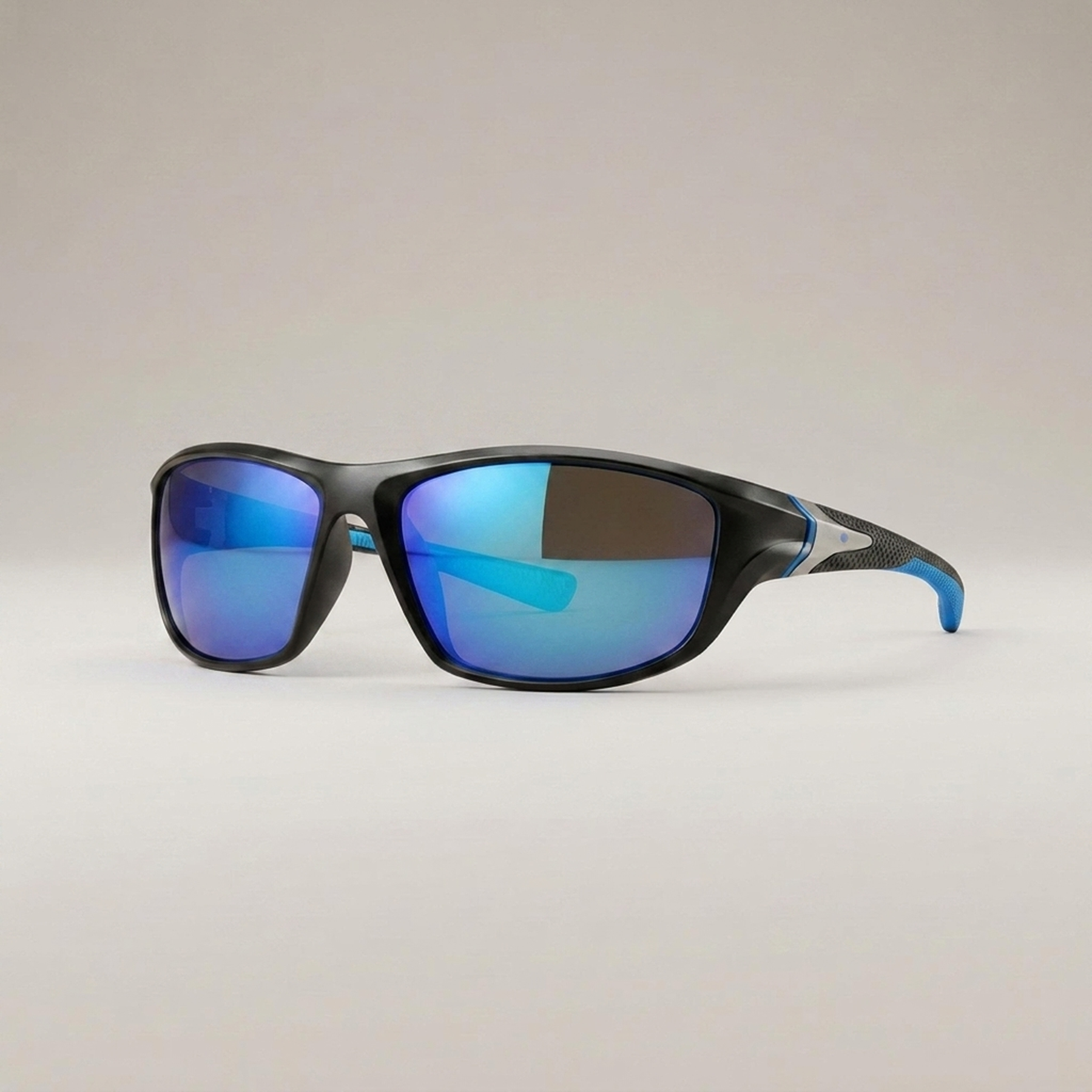 ITERPUB::cold-berlinde-15662278934854::05-variant-black-blue-mirror