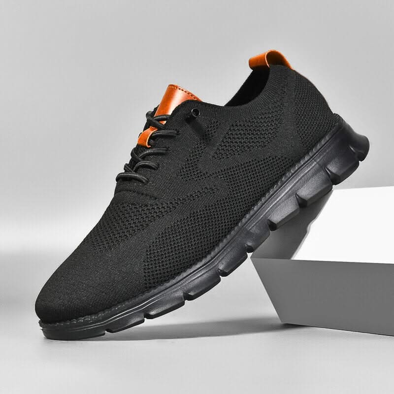 Schlupfsneaker mit markanter Sohle