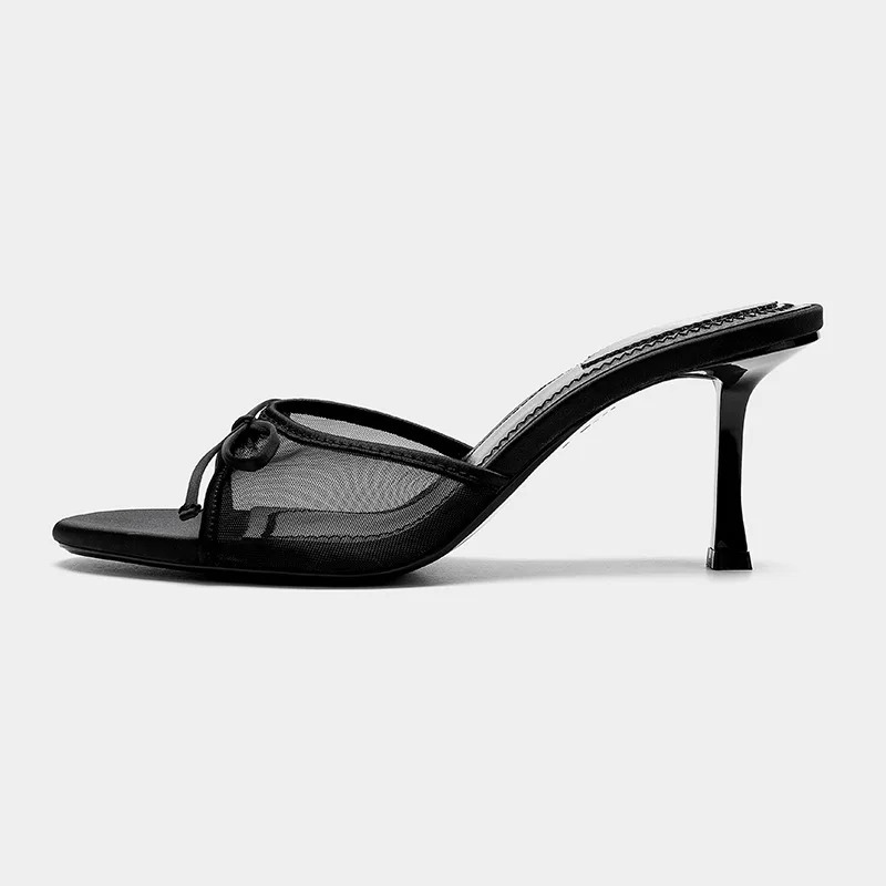 Pantoletten mit kleinem Absatz
