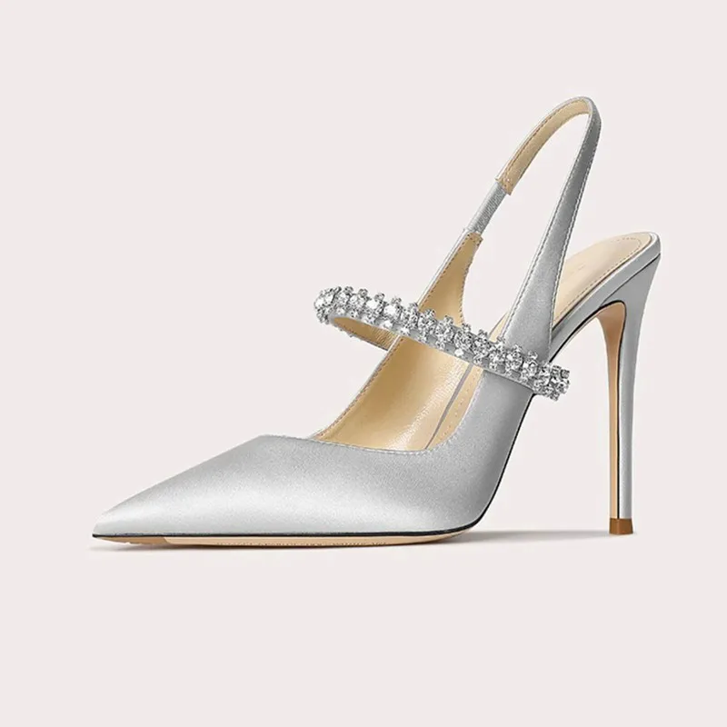 Fersenriemen-Pumps mit Kristallbesatz