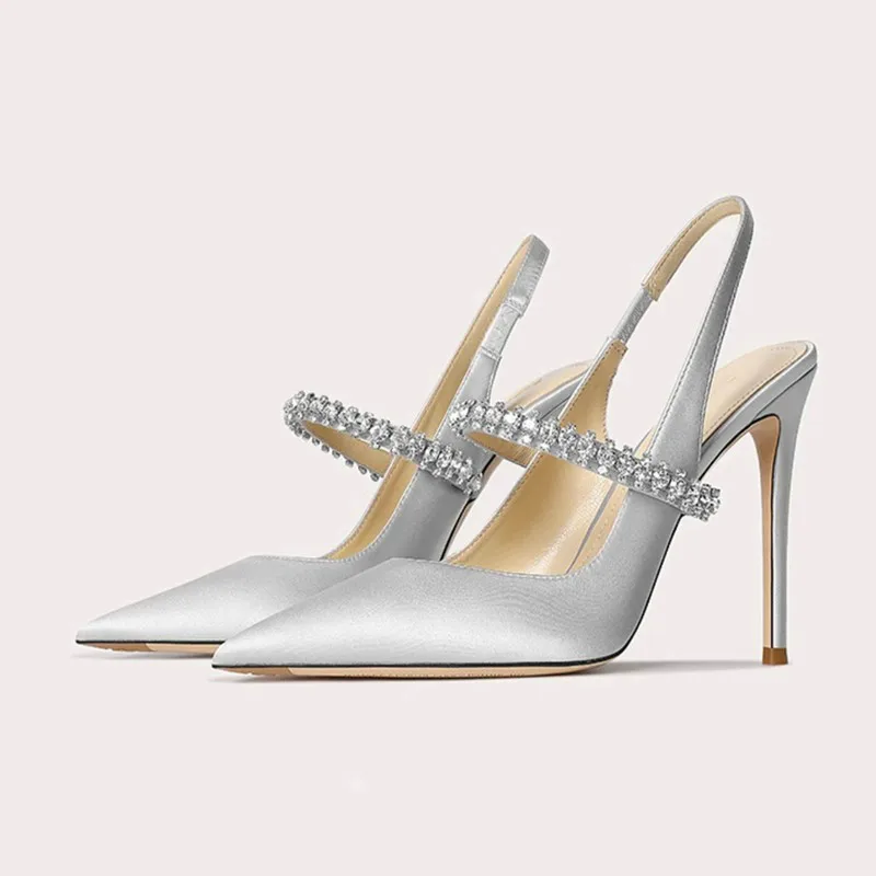 Fersenriemen-Pumps mit Kristallbesatz