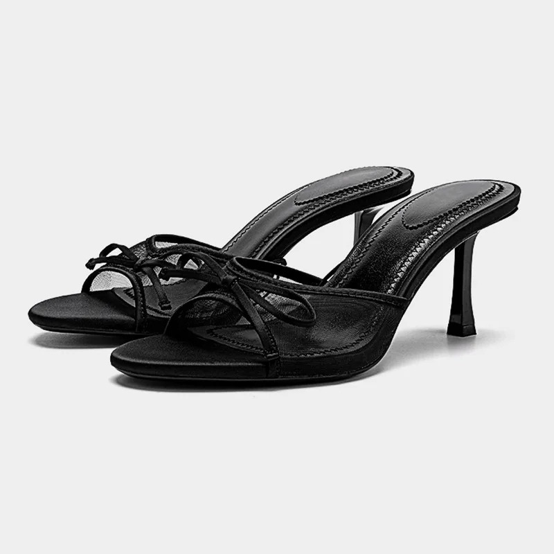 Pantoletten mit kleinem Absatz