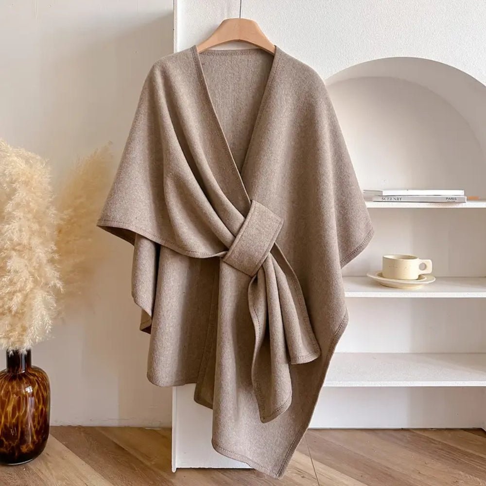 Fließender Poncho-Mantel