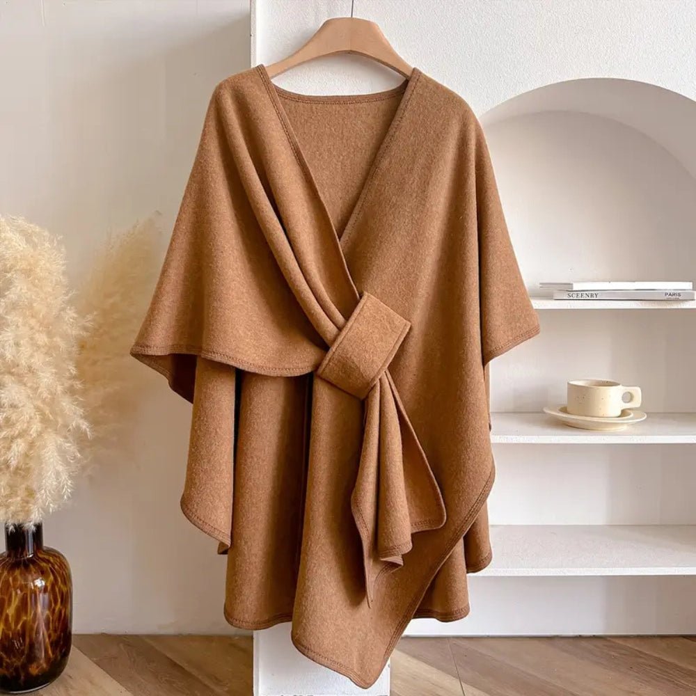 Fließender Poncho-Mantel