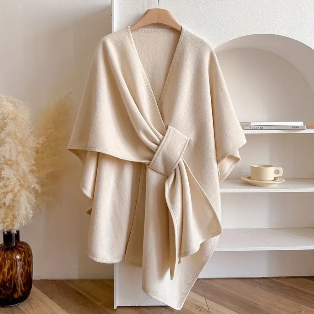 Fließender Poncho-Mantel