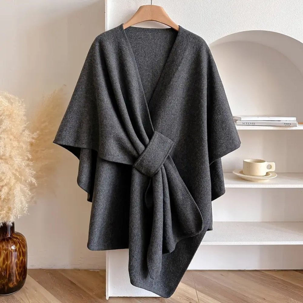 Fließender Poncho-Mantel