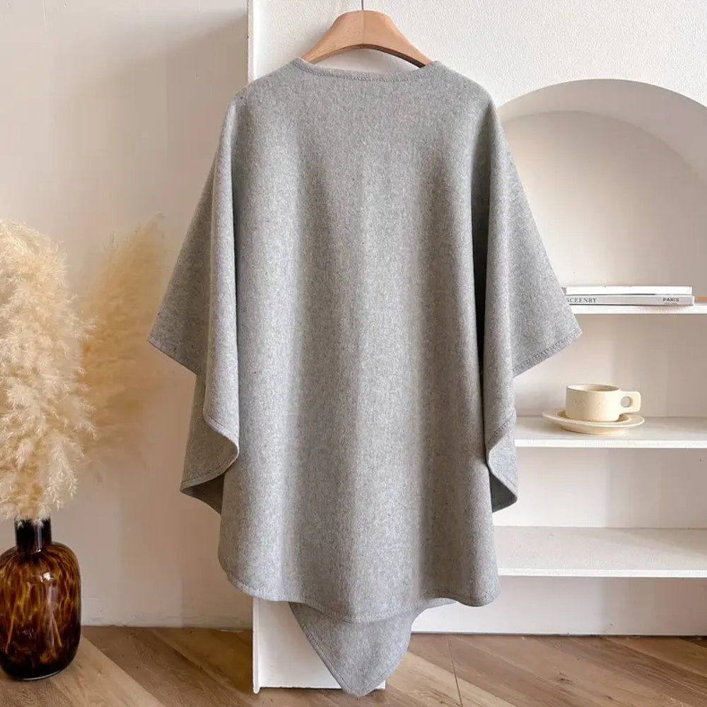 Fließender Poncho-Mantel