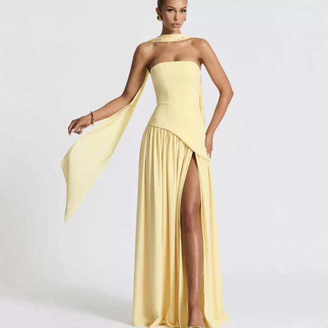 Trägerloses Maxikleid mit Beinschlitz