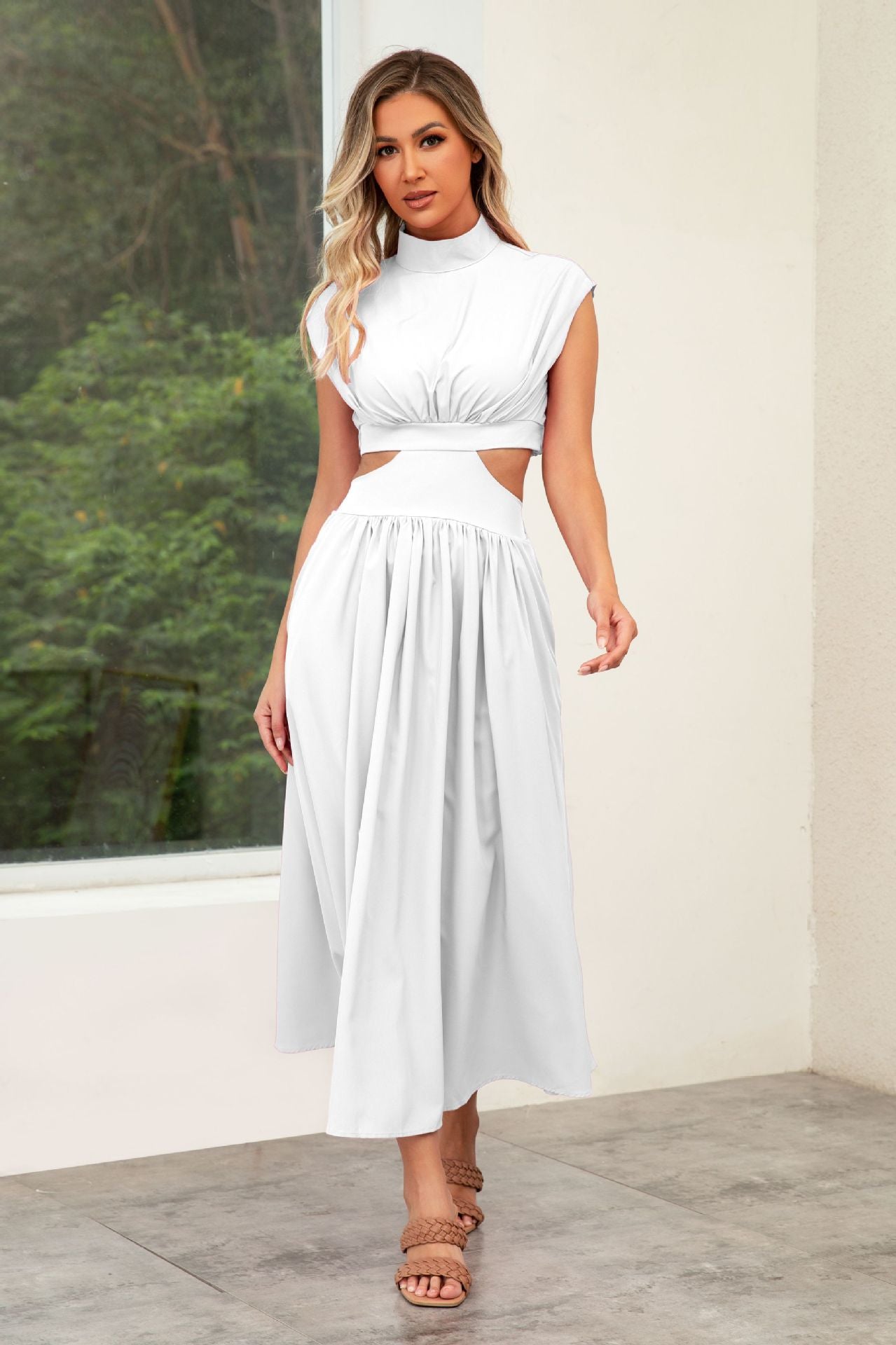 Maxikleid mit Taillenausschnitten