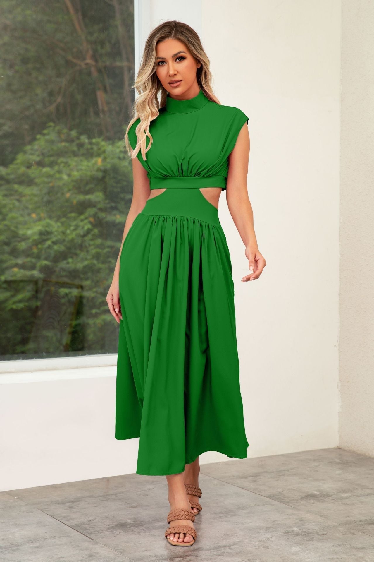 Maxikleid mit Taillenausschnitten