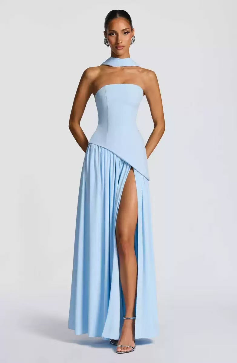 Trägerloses Maxikleid mit Beinschlitz