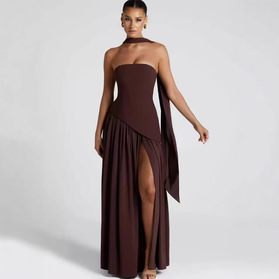 Trägerloses Maxikleid mit Beinschlitz