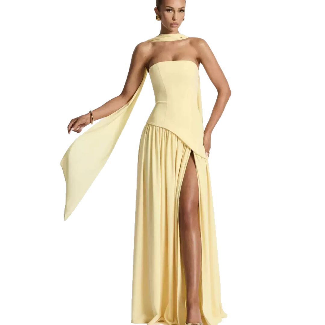 Trägerloses Maxikleid mit Beinschlitz