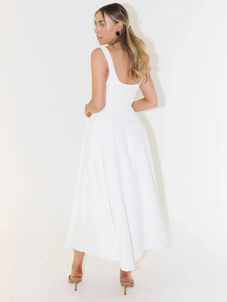 Ärmelloses Midikleid mit Karree-Ausschnitt