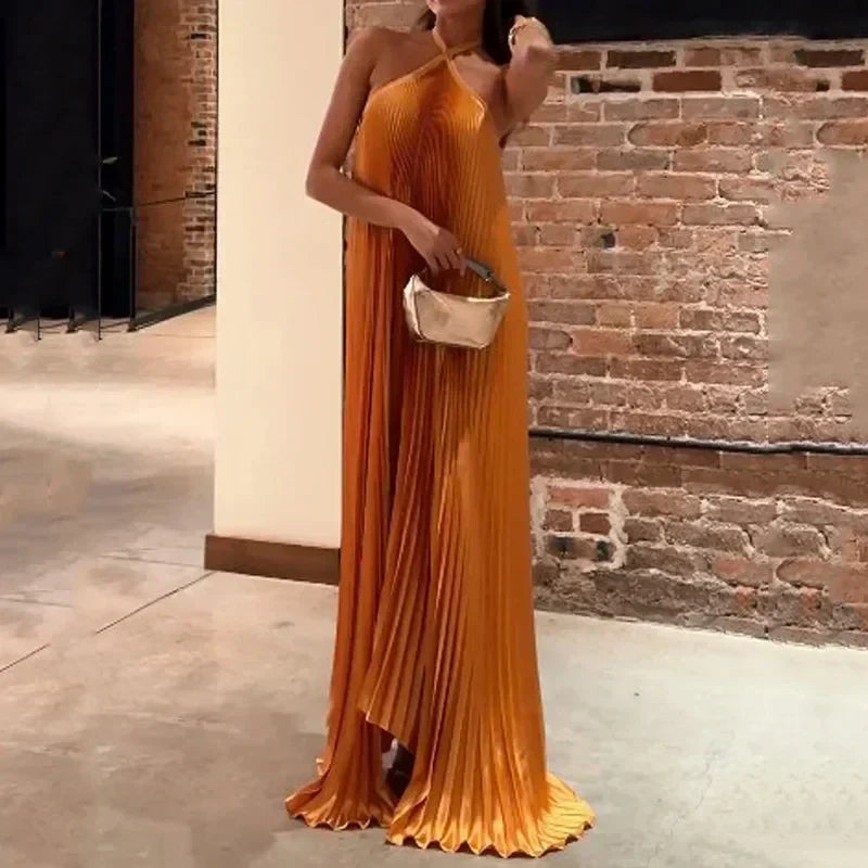 Plissiertes Neckholder-Maxikleid
