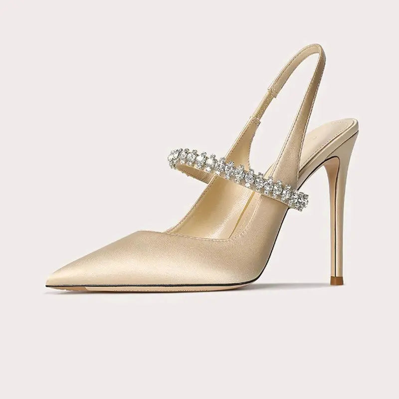 Fersenriemen-Pumps mit Kristallbesatz