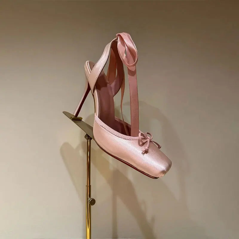 Plateau-Pumps mit Knöchelriemen