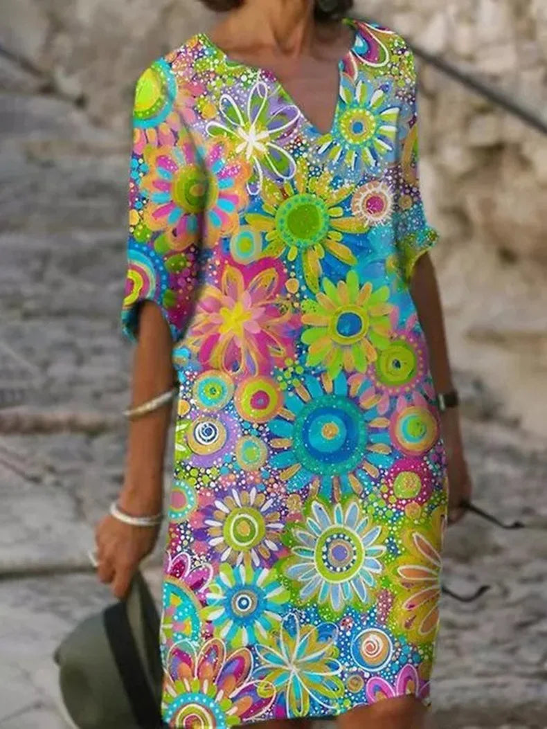 Geblümtes Sommerkleid mit V-Ausschnitt
