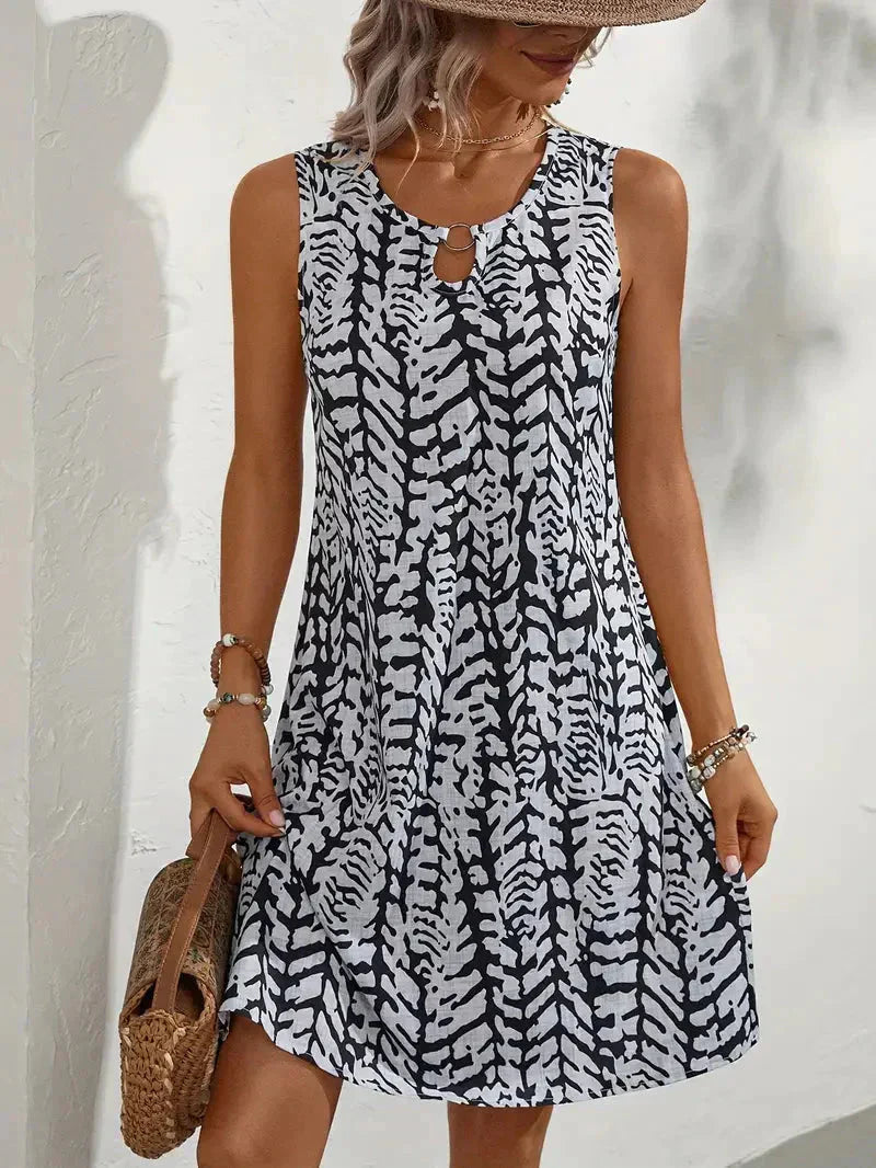Ärmelloses Sommerkleid mit abstraktem Muster