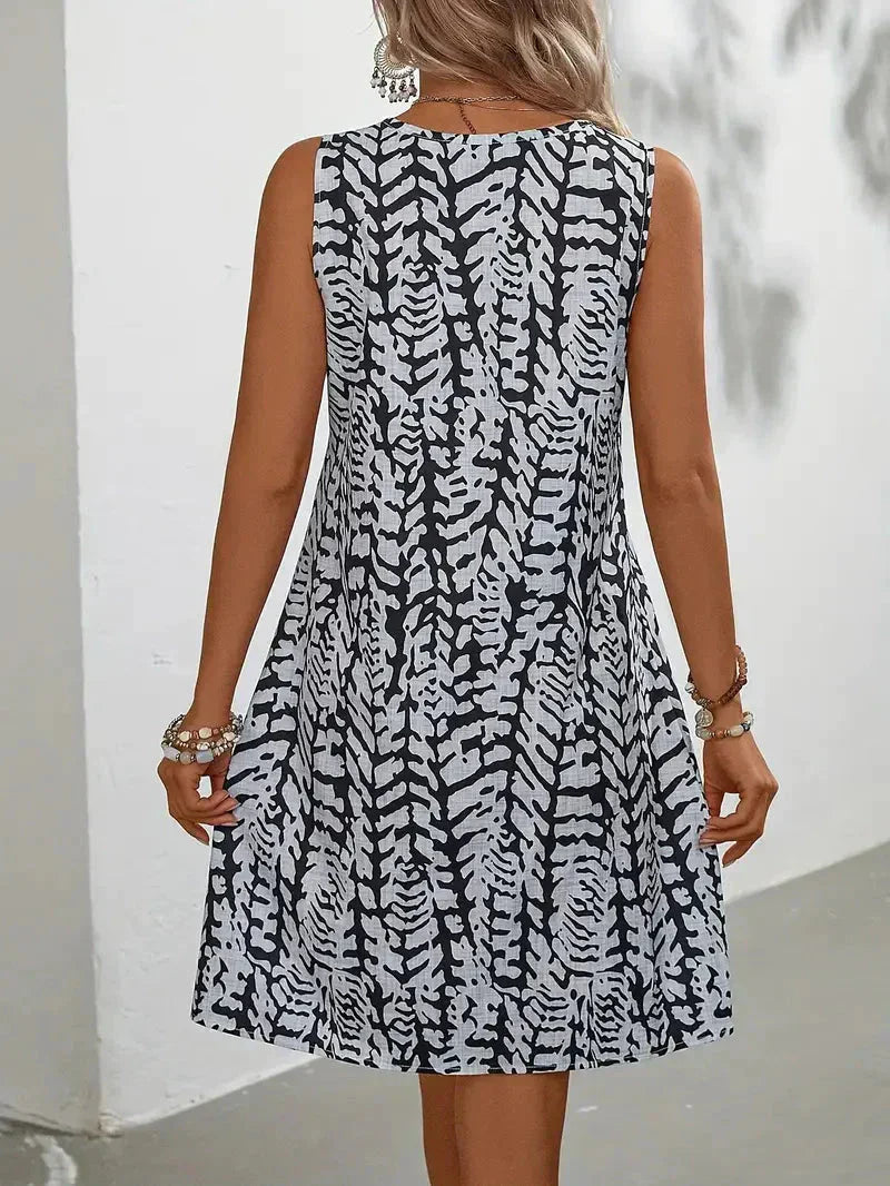 Ärmelloses Sommerkleid mit abstraktem Muster