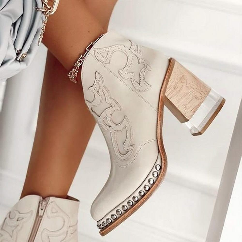 Stiefeletten mit Nietenbesatz