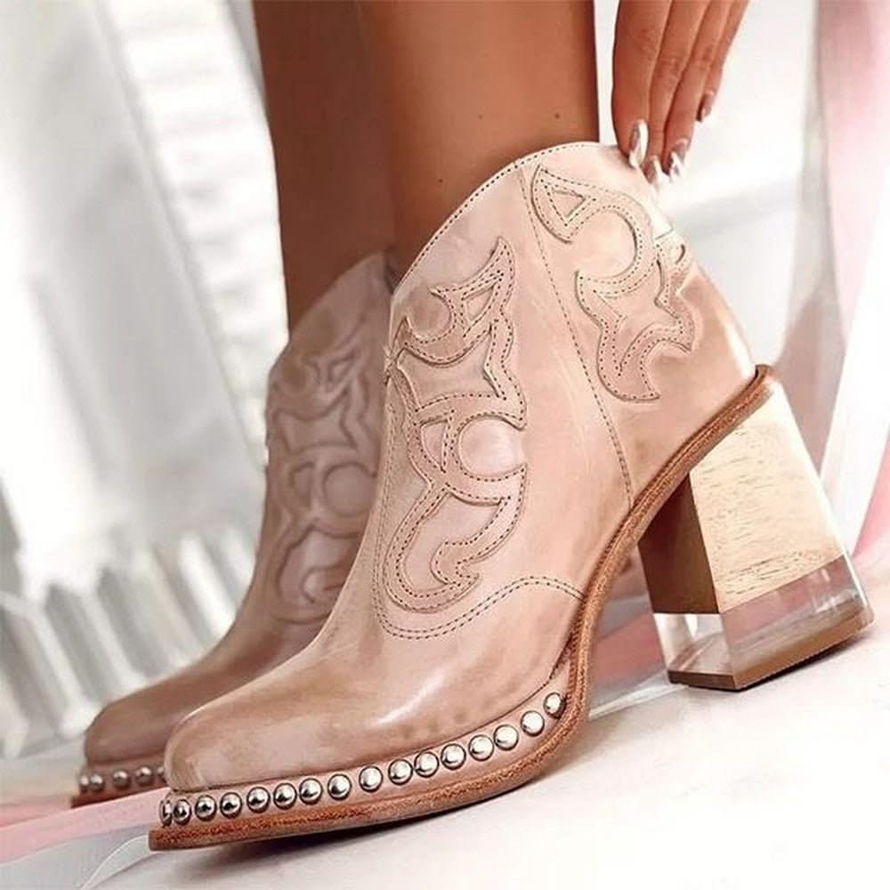 Stiefeletten mit Nietenbesatz
