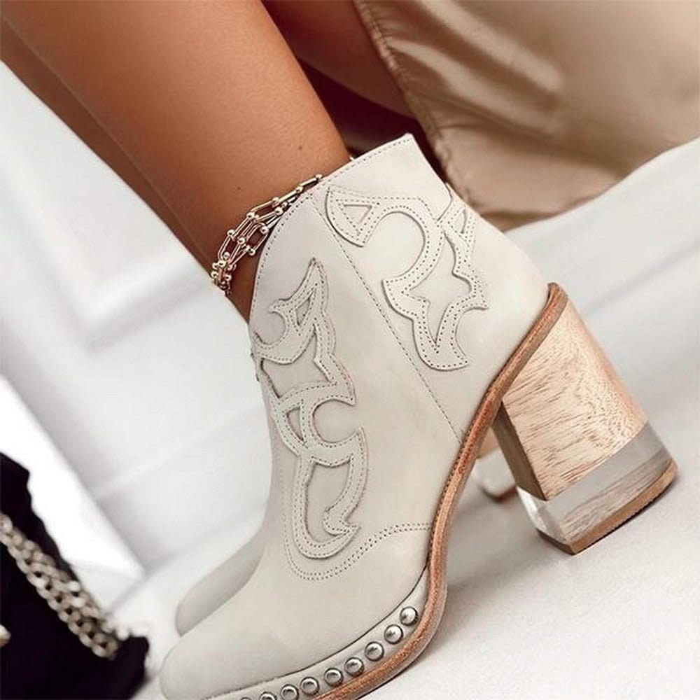 Stiefeletten mit Nietenbesatz