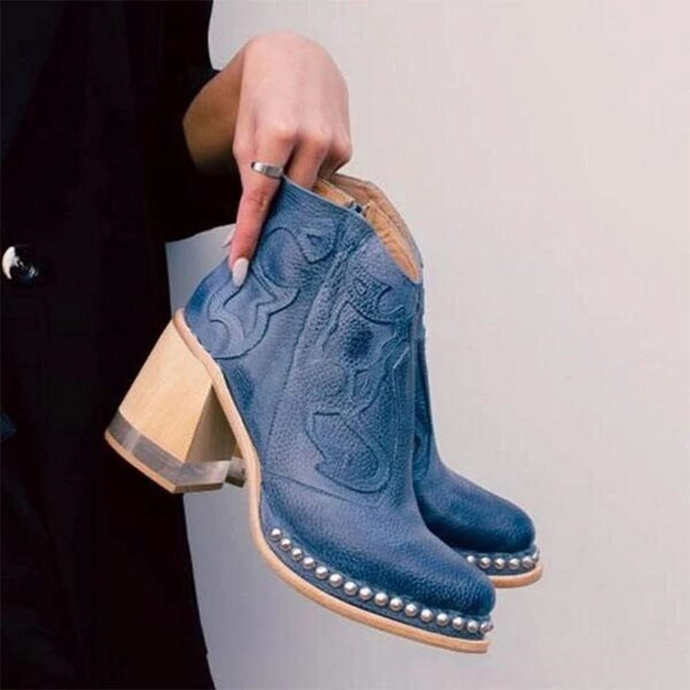 Stiefeletten mit Nietenbesatz