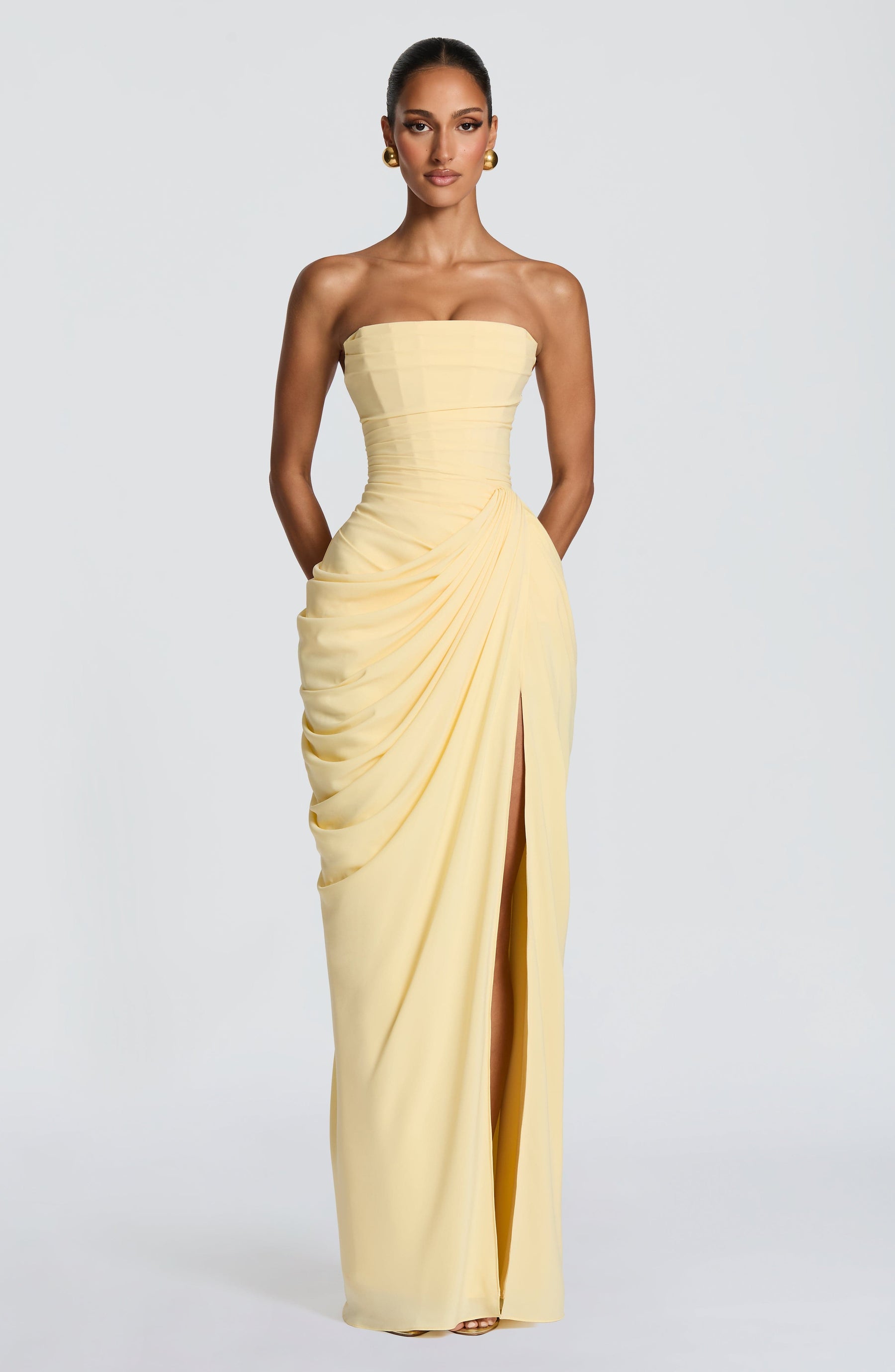 Trägerloses Maxikleid mit Drapierung