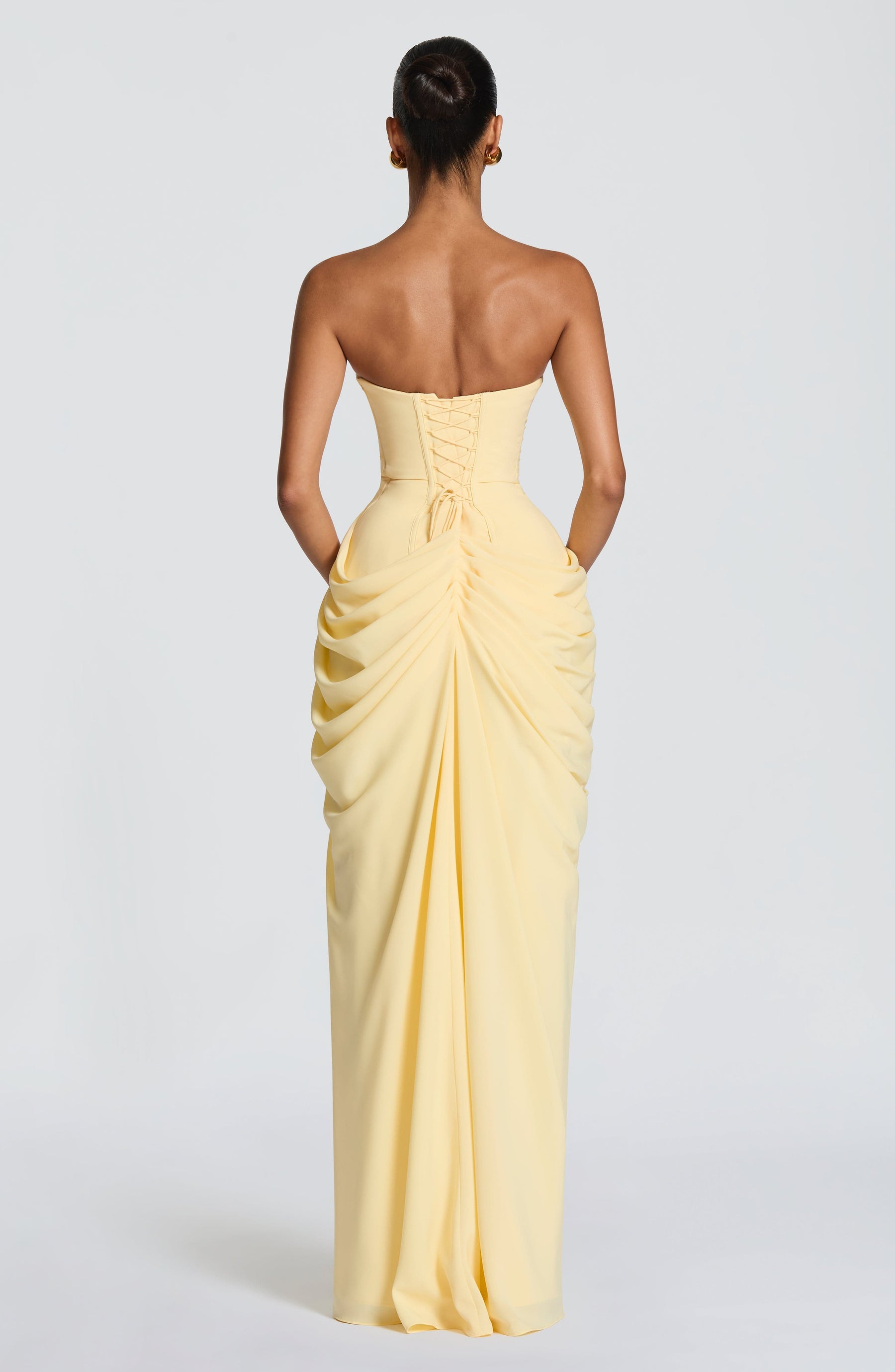 Trägerloses Maxikleid mit Drapierung