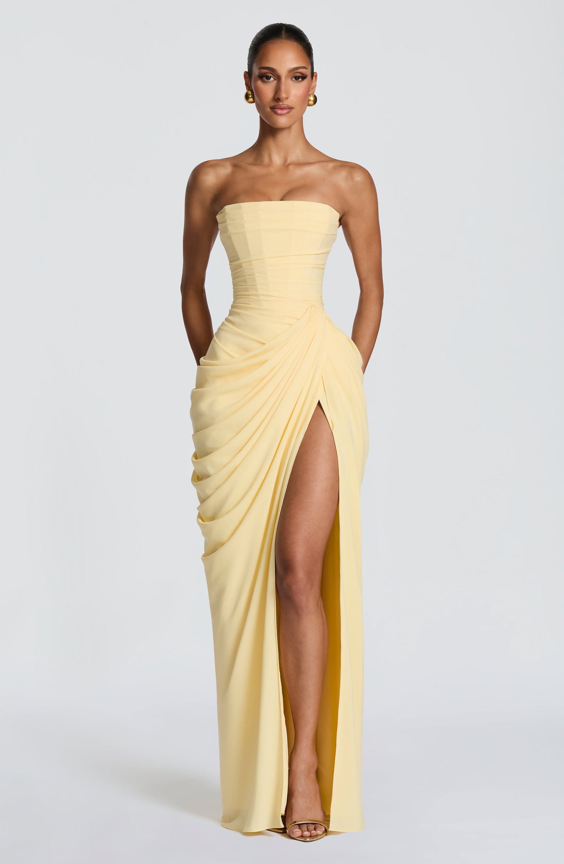 Trägerloses Maxikleid mit Drapierung
