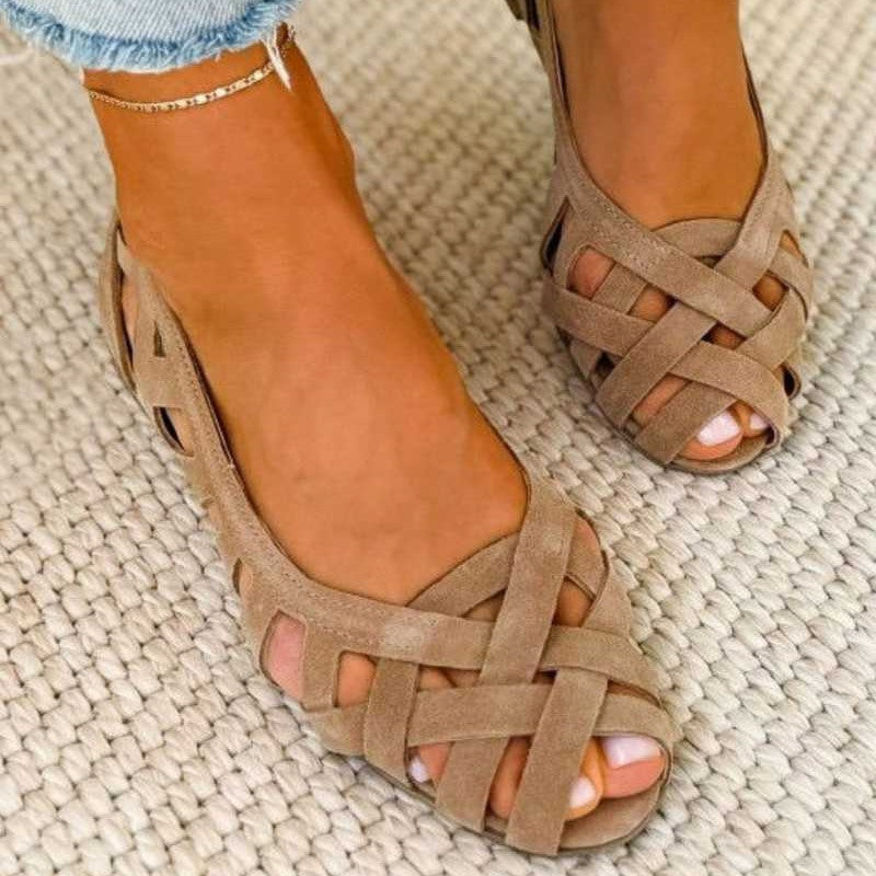 Flache Sandalen mit Flechtriemen