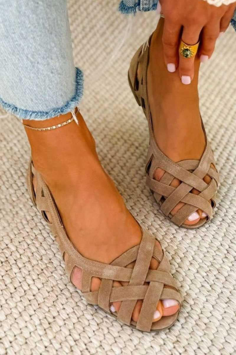Flache Sandalen mit Flechtriemen