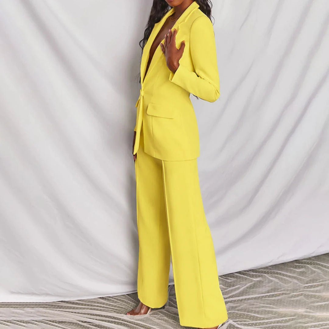 Taillierter Hosenanzug mit weitem Bein