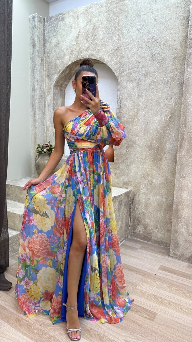 Elegantes One-Shoulder-Kleid mit fließender Silhouette