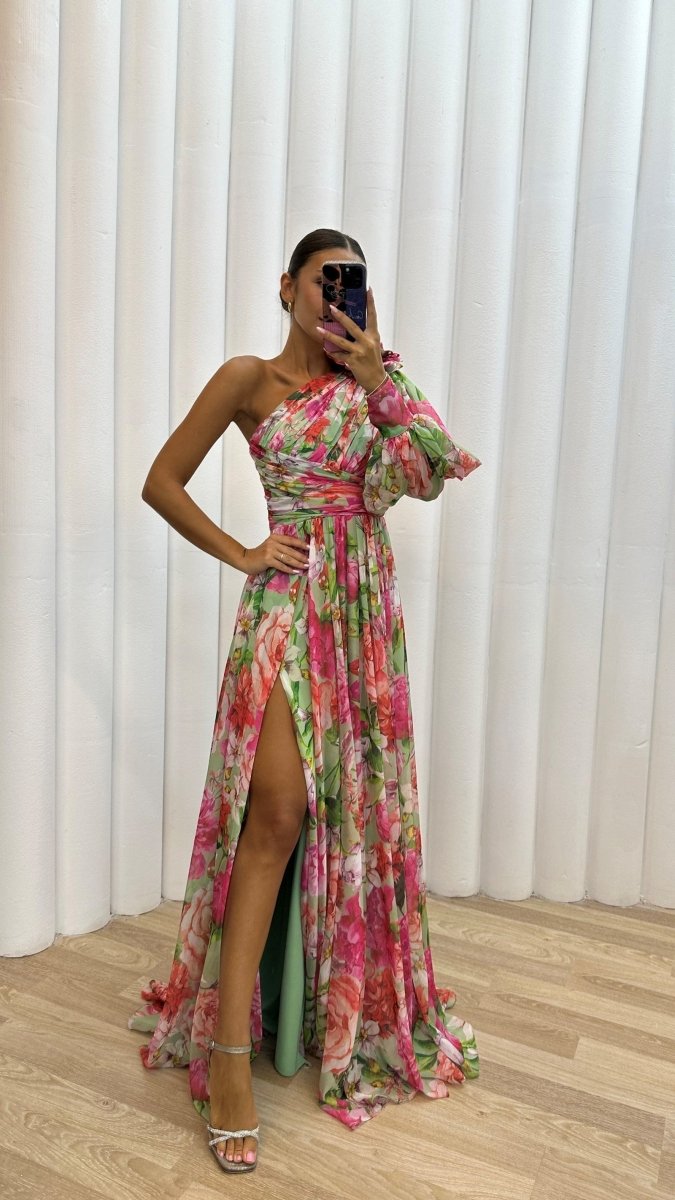 Elegantes One-Shoulder-Kleid mit fließender Silhouette
