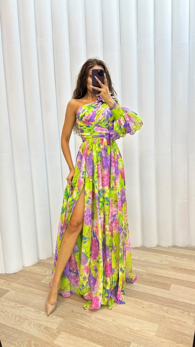 Elegantes One-Shoulder-Kleid mit fließender Silhouette