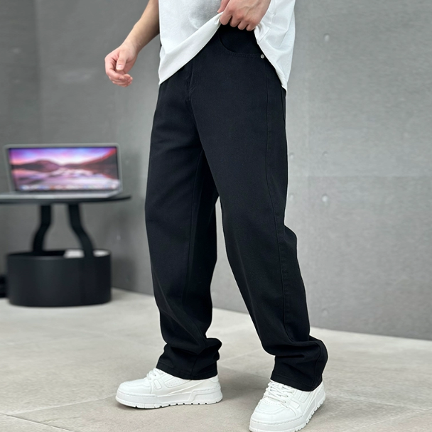 Herrenjeans mit weitem Bein
