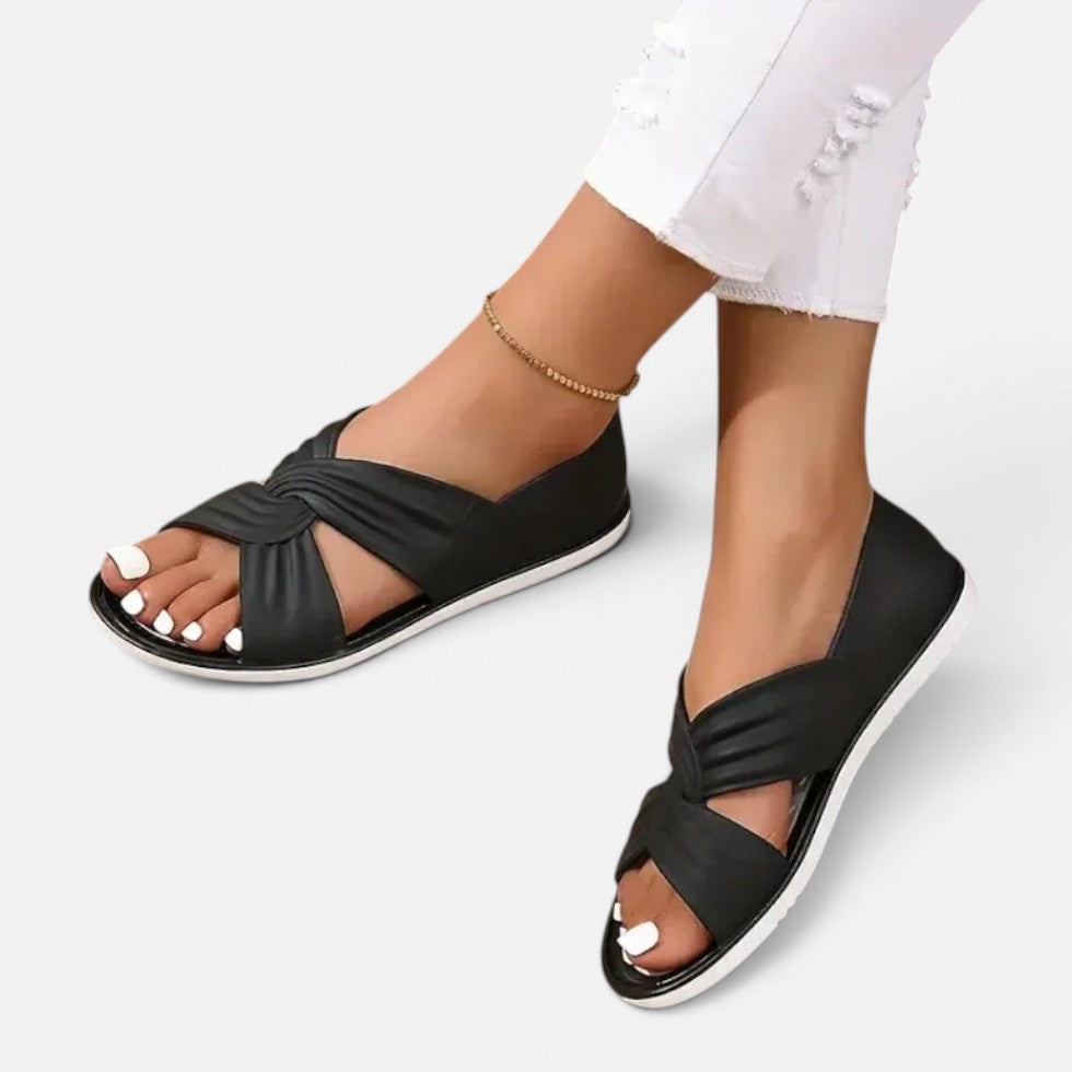 Flache Sandalen mit Knotendetail