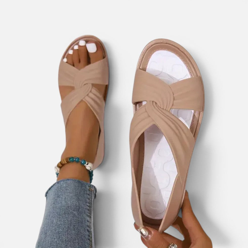 Flache Sandalen mit Knotendetail