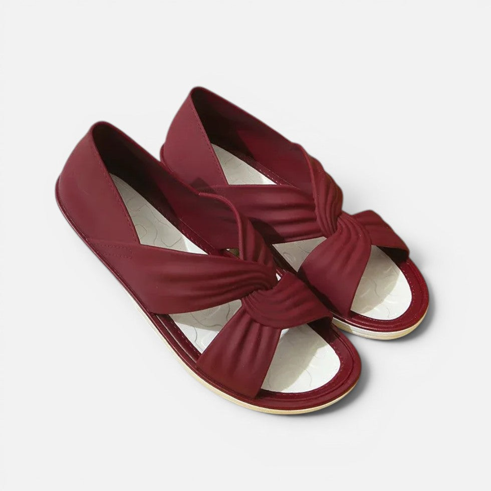 Flache Sandalen mit Knotendetail