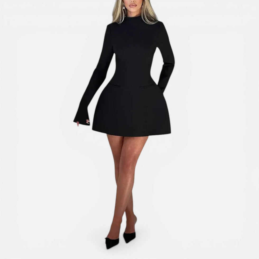 Minikleid mit offenem Rücken
