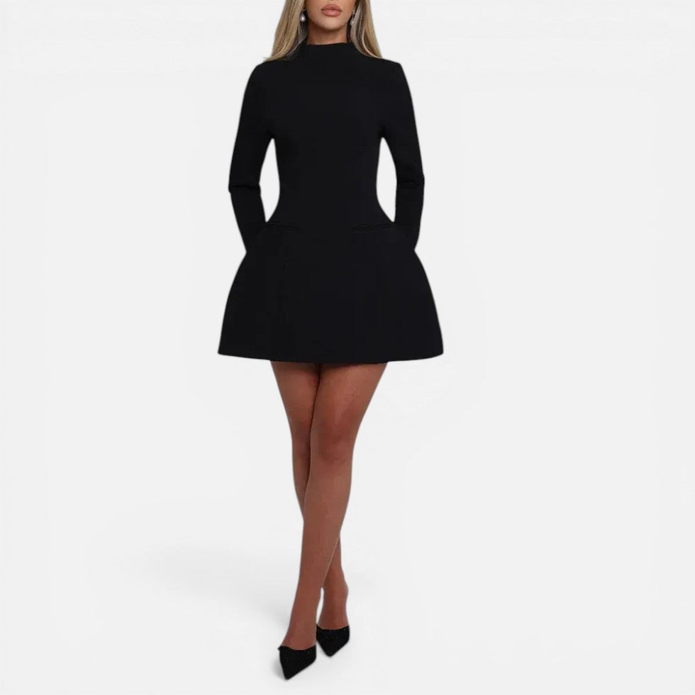 Minikleid mit offenem Rücken