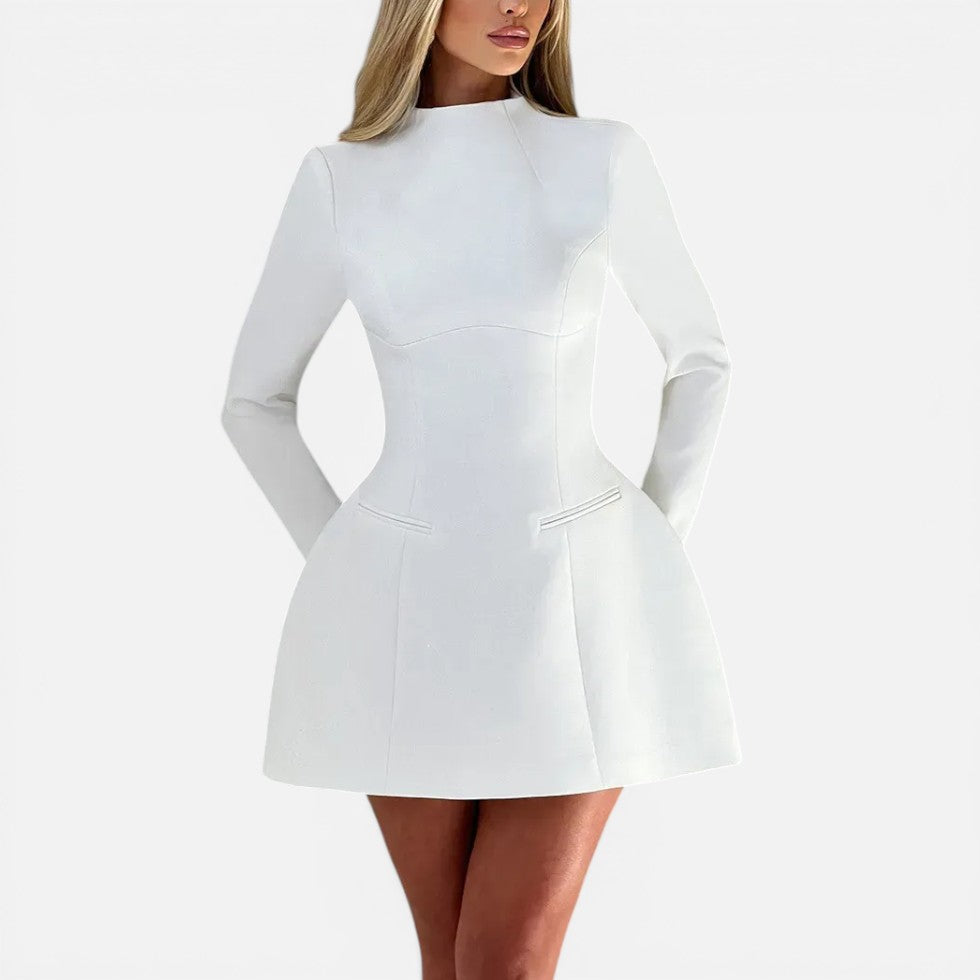 Minikleid mit offenem Rücken