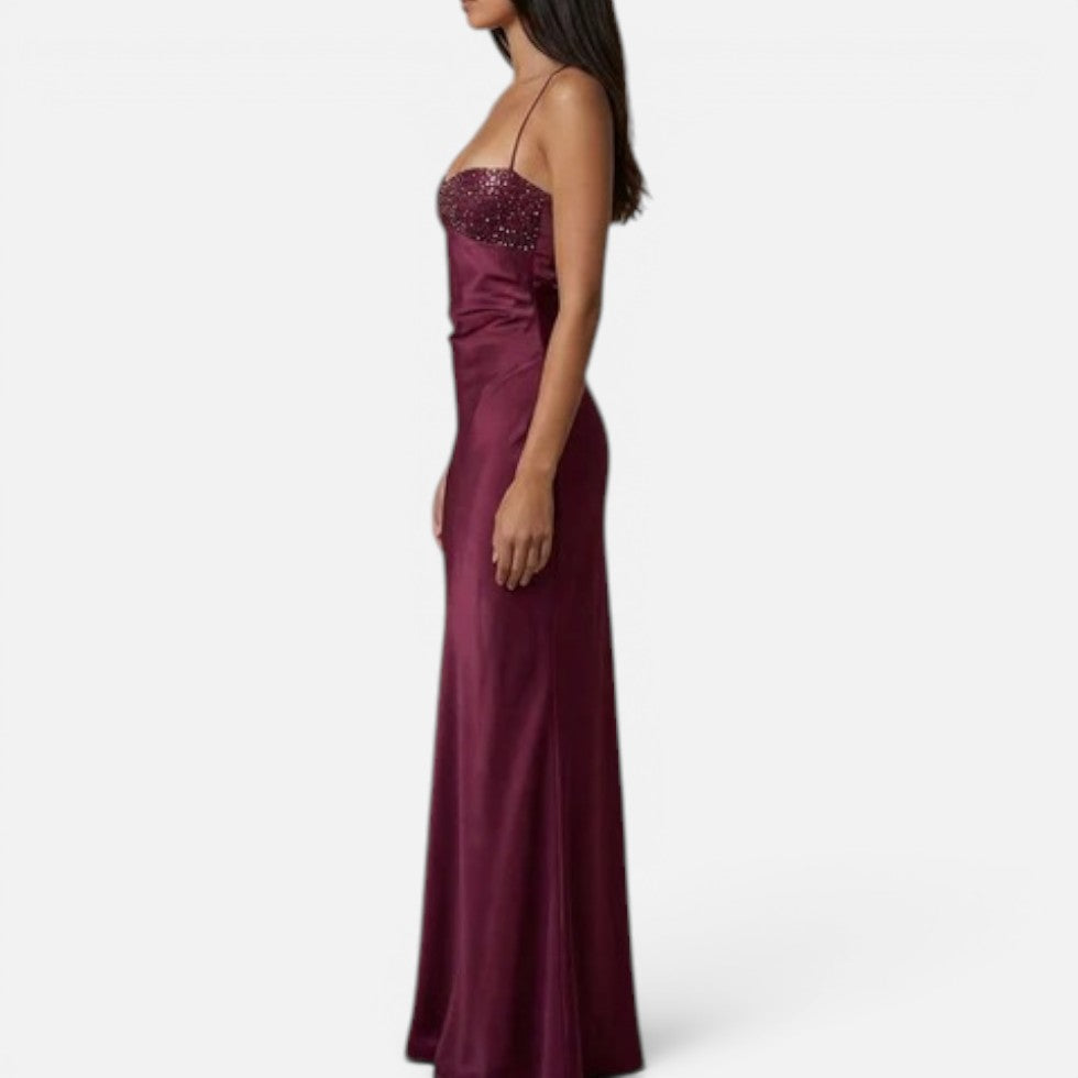 Perlenbesetztes Neckholder-Maxikleid