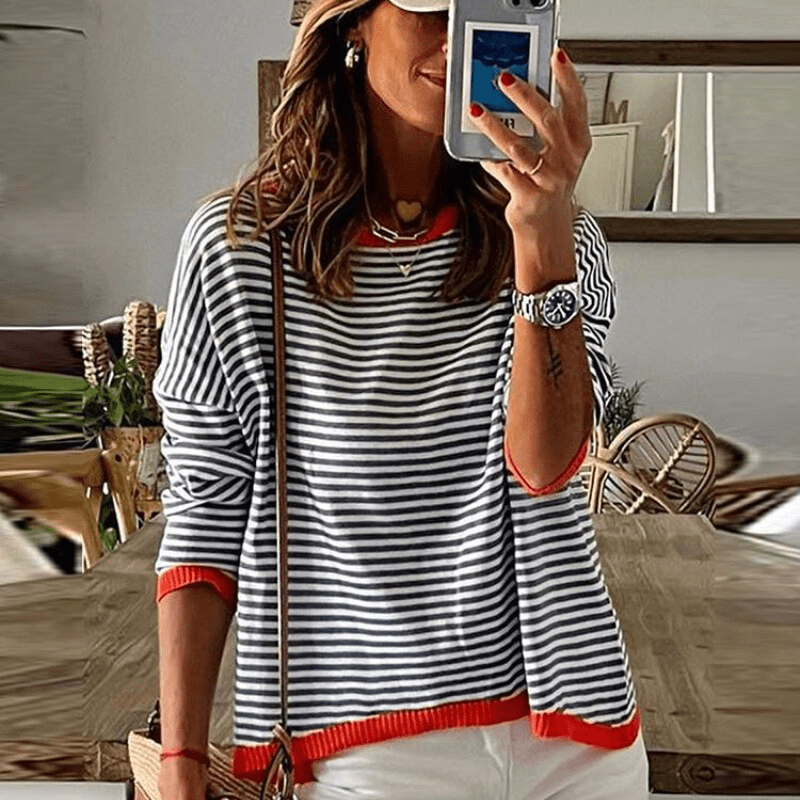 Gestreifter Pullover Mit Orangefarbenem Rand