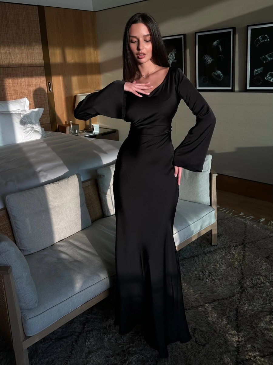 Tailliertes Maxikleid mit langen Ärmeln
