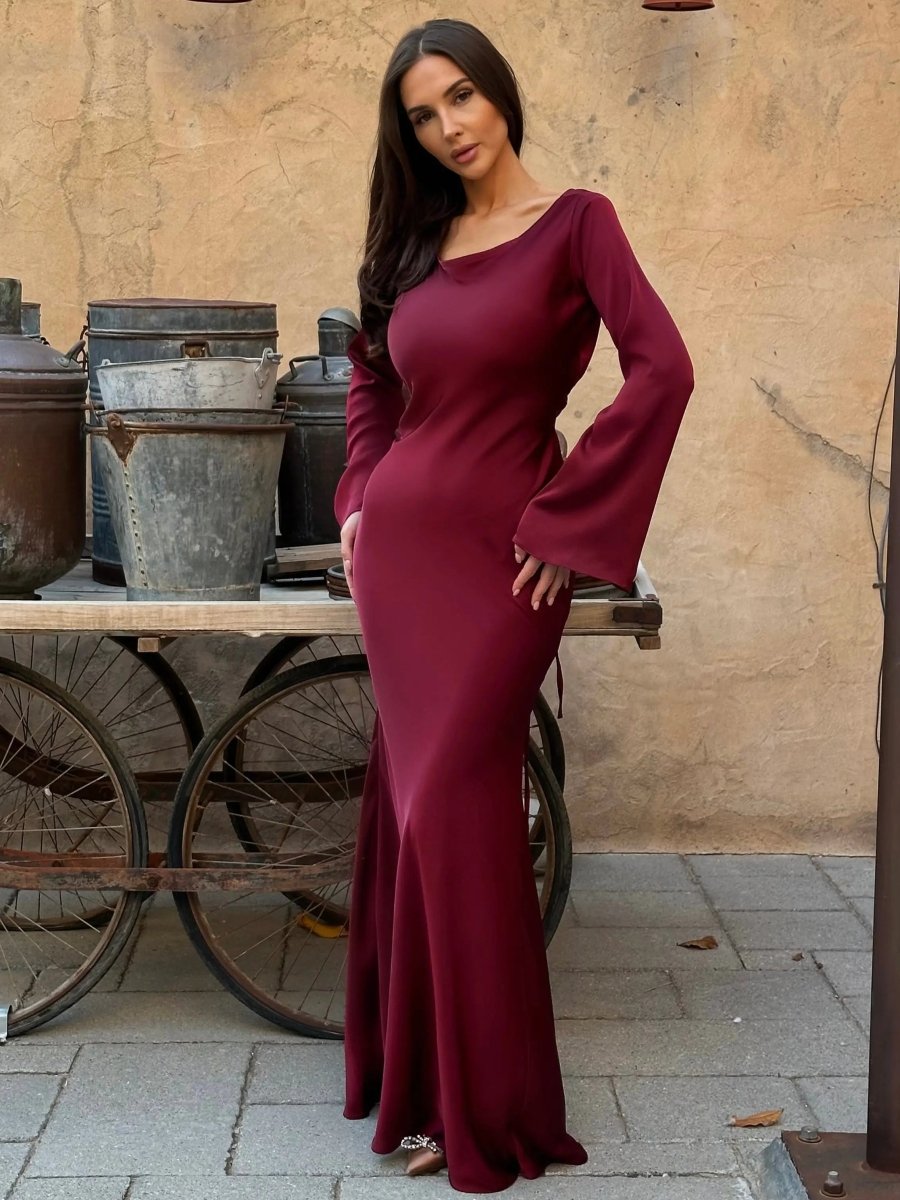 Tailliertes Maxikleid mit langen Ärmeln