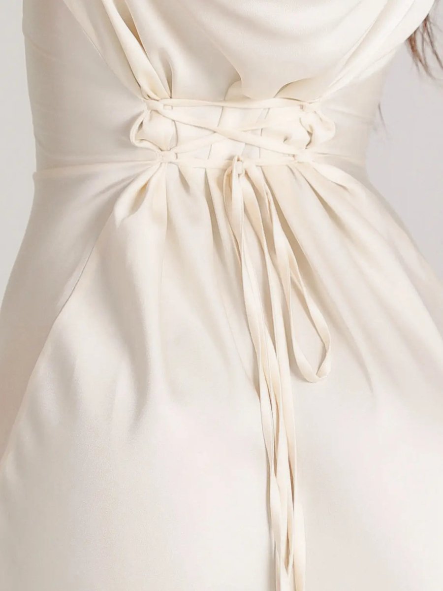 Tailliertes Maxikleid mit langen Ärmeln