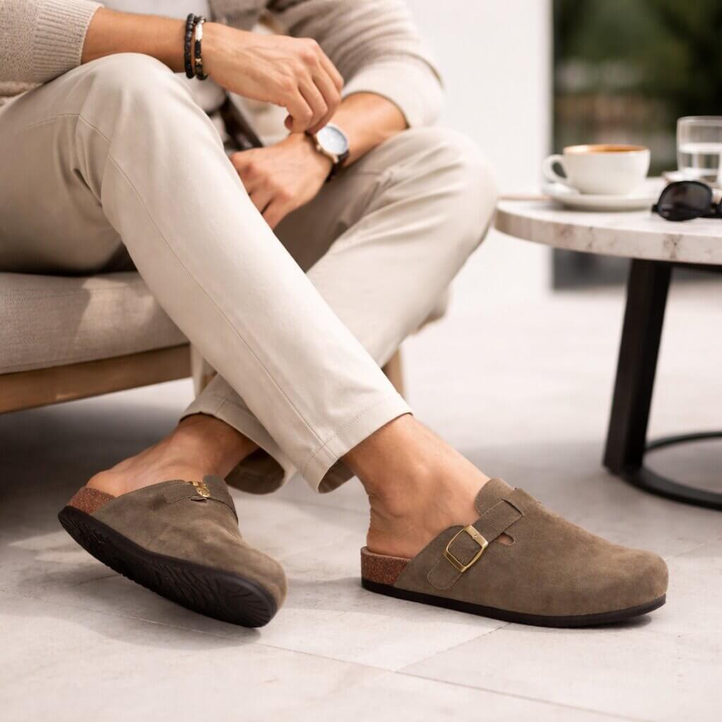 Clogs mit geschlossener Spitze